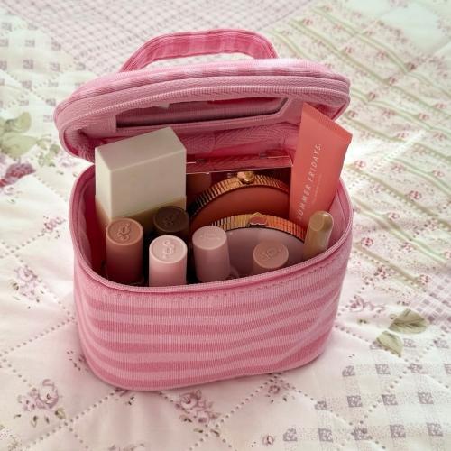 brandy melville makeup bag | pink