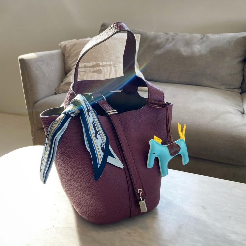 بيكوتان بنفسجي