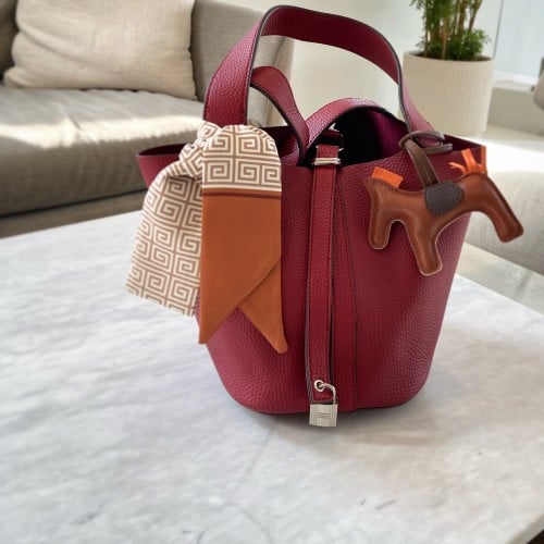 بيكوتان أحمر