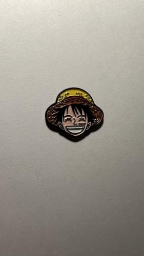 ملصق معدن لوفي