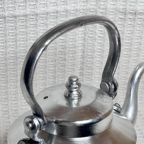 ابريق شبيه البرتغالي يد صب ختمين