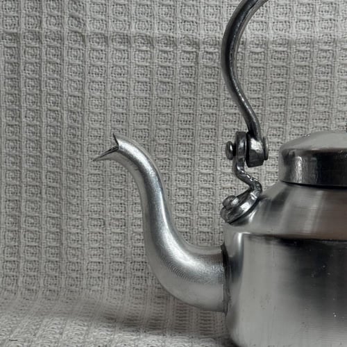 ابريق شبيه البرتغالي يد صب ختمين