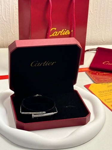 أسواره سحب فضي