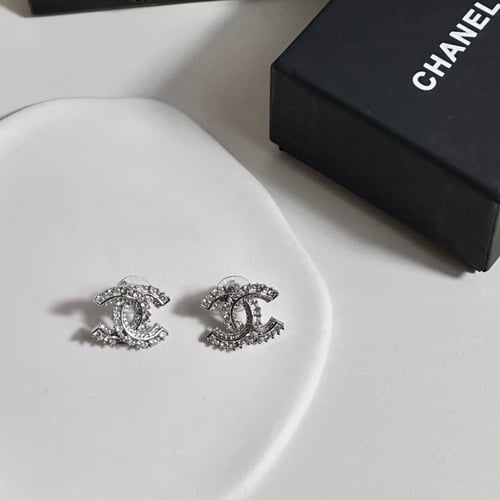 حلق شانيل فضي