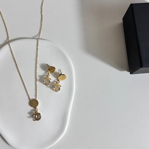 طقم شانيل ذهبي