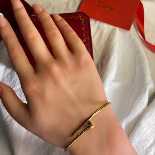 أسواره مسمار ذهبي