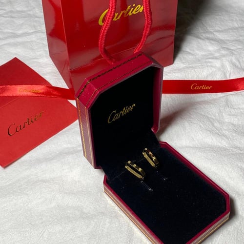 حلق كارتير ذهبي