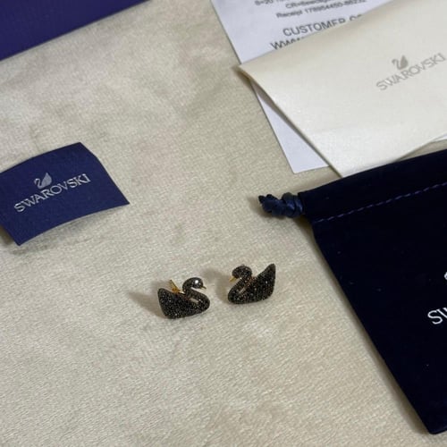 حلق ذهبي اسود سواروفسكي