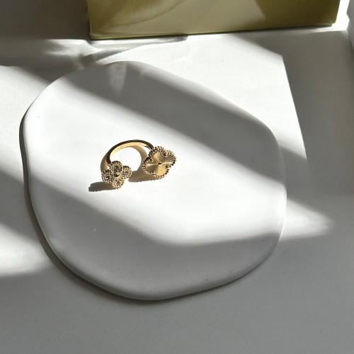 خاتم فانكليف ذهبي