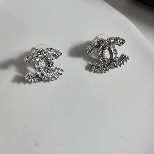 حلق شانيل فضي