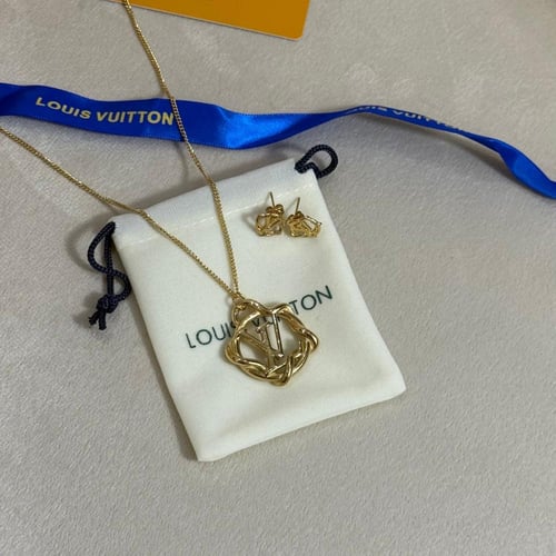 طقم سلسال وحلق ذهبي لويس فيتون