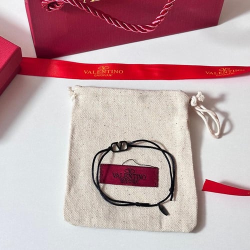 أسواره رجاليّ فالنتينو