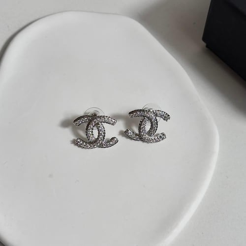 حلق شانيل فضي