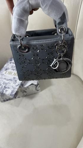 شنطه ديور