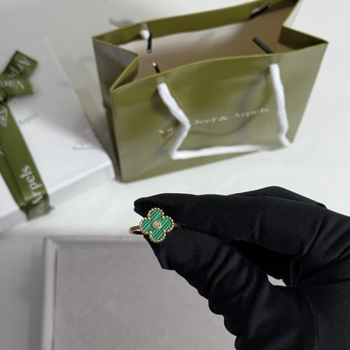 خاتم فانكليف اخضر