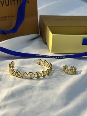 طقم لويس فيتون ذهبي