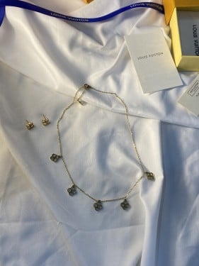 طقم ذهبي شوكر