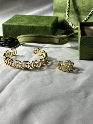 طقم قوتشي ذهبي