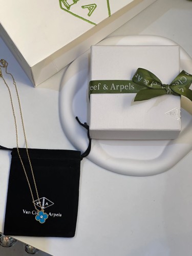 سلسال لون ازرق