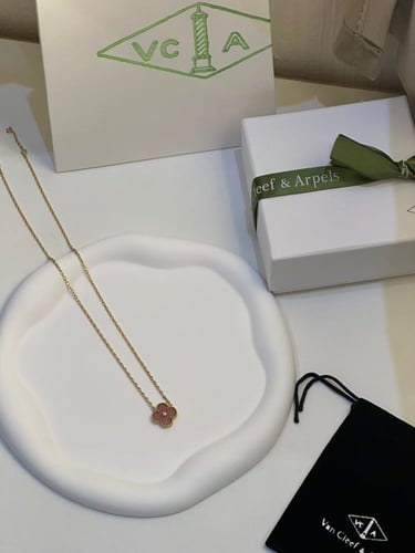 سلسال لون وردي