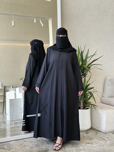 عباية كتف بخرز اسود قماش تفته كوري