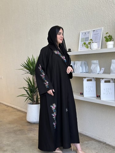 عباية كتف كتان كلوش اسود تطريز ملون