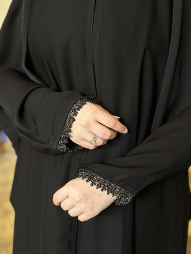 عباية رأس فراشة كرستال ازارير قماش جالكسي