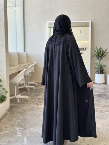 عباية كتف لنن دبل كلوش تطريز اسود