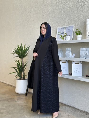 عباية كتف كلوش تطريز كحلي جوانب