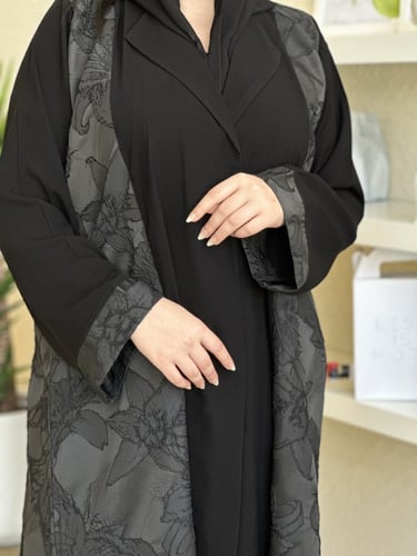 عباية كتف ملكي رسمية بياقة تدخيله قماش جاكار