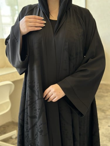 عباية كتف لنن دبل كلوش تطريز اسود