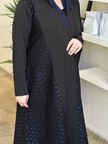 عباية كتف كلوش تطريز كحلي جوانب