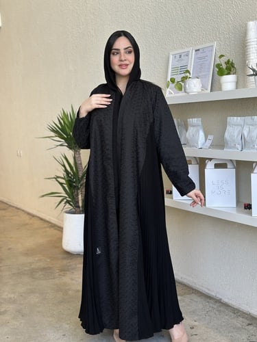 عباية كتف كلوش كسرات بجنب اسود
