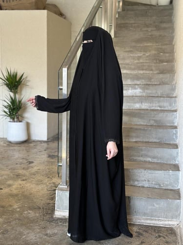 عباية رأس فراشة كرستال ازارير قماش جالكسي