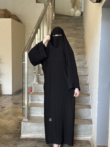 عباية رأس كم مربع بكلفه على الكم قماش انترنت