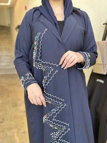 عباية كتف كريب كحلي شك يدوي ملون