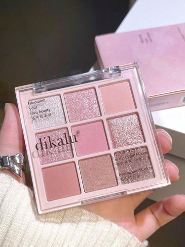 لوحة مكياج العيون