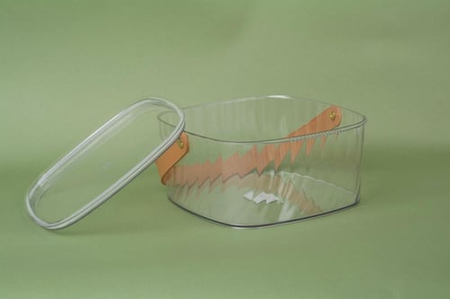 حافظة اكريلك بعلاقة