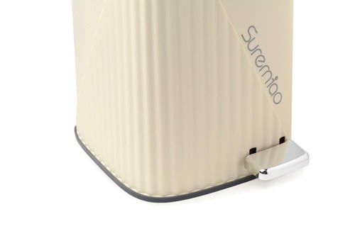 سلة نفايات بلاستيك