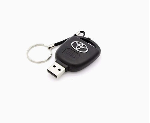 فلاش ميموري سعة 8GB على شكل مفتاح تويوتا