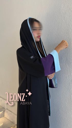 عبايات بأكمام ملونة