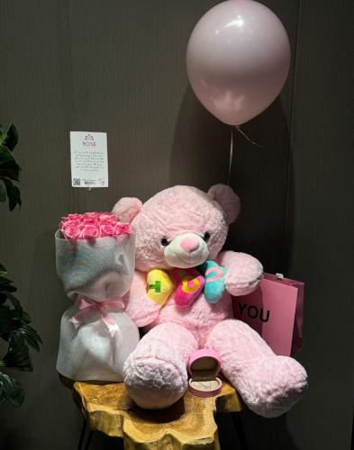 سلسال مع دبدوب مع بوكيه ورد