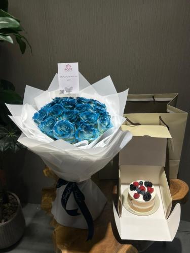 بوكيه ازرق مع كيكه جاناش