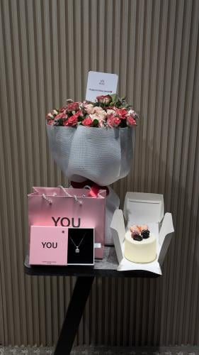 بوكيه بيبي روز مع كيكه مع سلسال You