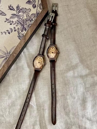 ساعة نسائية كلاسيكية بجلد طبيعي – لمسة فاخرة بروح...