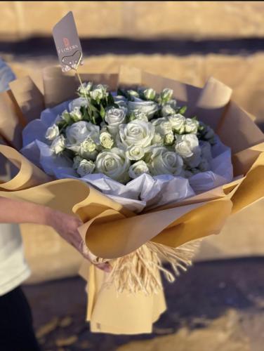 بوكيه ورد أبيض طبيعيي