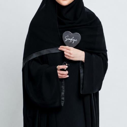 A06 | Black
