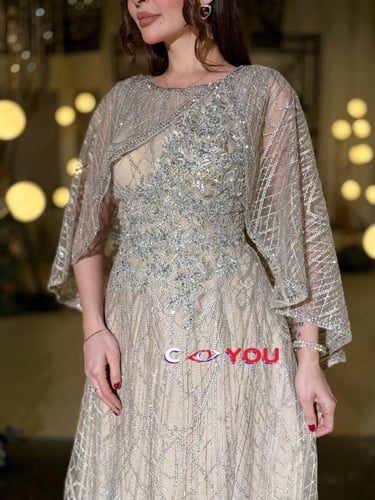 فستان سهرة نعناعي مطرّز بقصّة A-Line مع كاب جانبي...