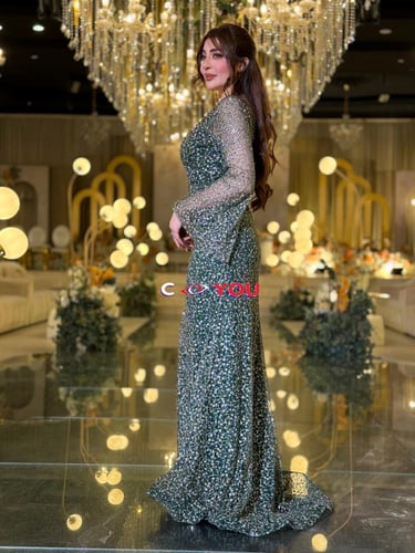فستان سهرة اخضر مطرّز بقصّة حورية ورقبة V وأكمام ش...