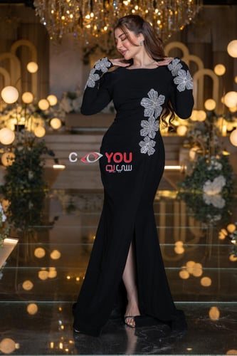 فستان سهرة نسائي أسود مطرز بالورود الفضية مع شق أم...